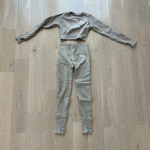 Womens Best work out set oatmeal long sleeve crop top and 7/8 leggings SIZE XS